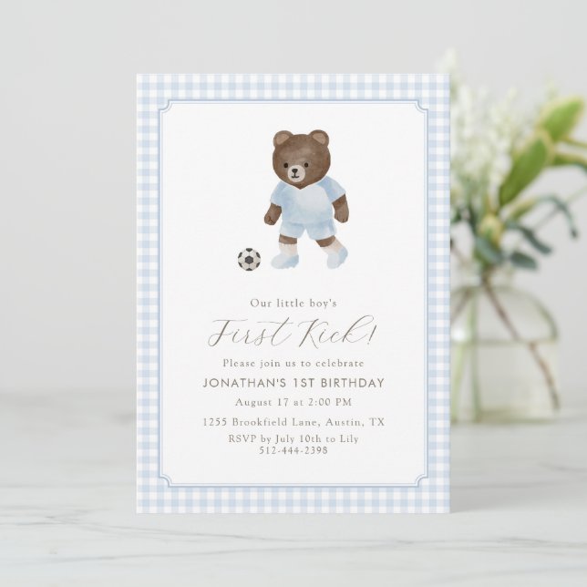 Invitación Blue Gingham Teddy Bear Soccer First Kick (Anverso de pie)