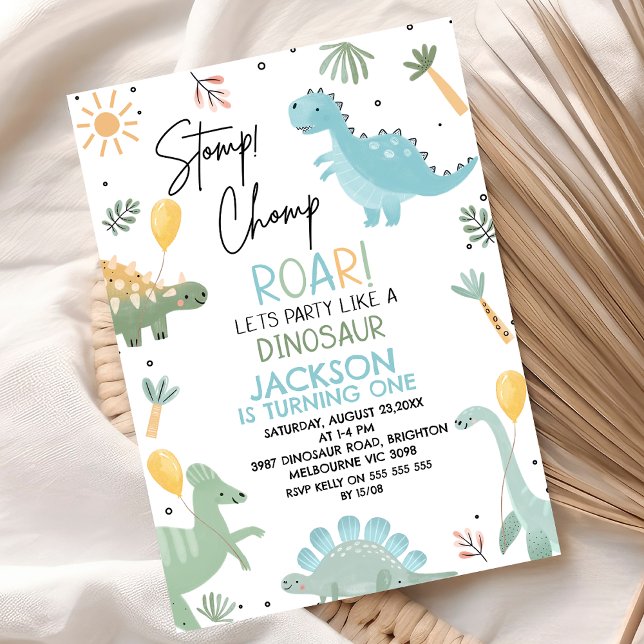 Invitación Blue Green Stomp Chomp Fiesta Dinosaur 1er cumplea (Blue Green Stomp Chomp Roar Party Like A Dinosaur 1st Birthday Invitation Boy, Dino Birthday Party )
