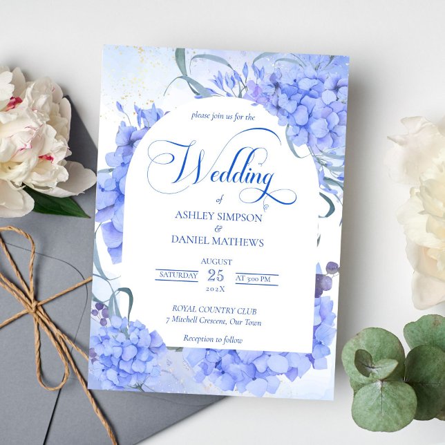 Invitación Blue hidrangeas elegante boda floral (Blue hydrangea floral arch calligraphy script wedding invitation)