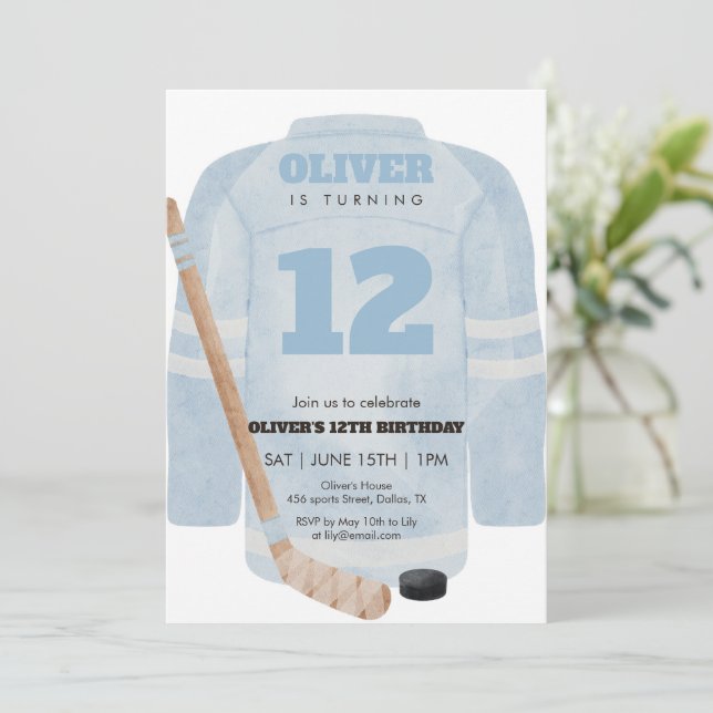 Invitación Blue Hockey Jersey Birthday Invitation (Anverso de pie)