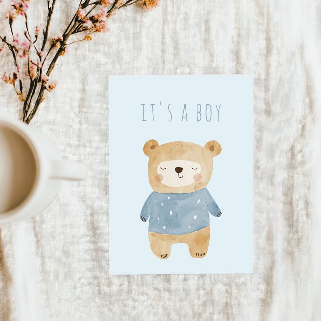 Invitación Blue Watercolor lindo oso de peluche Baby Shower (Cute sleepy teddy bear in blue "It's a boy" announcement card.)