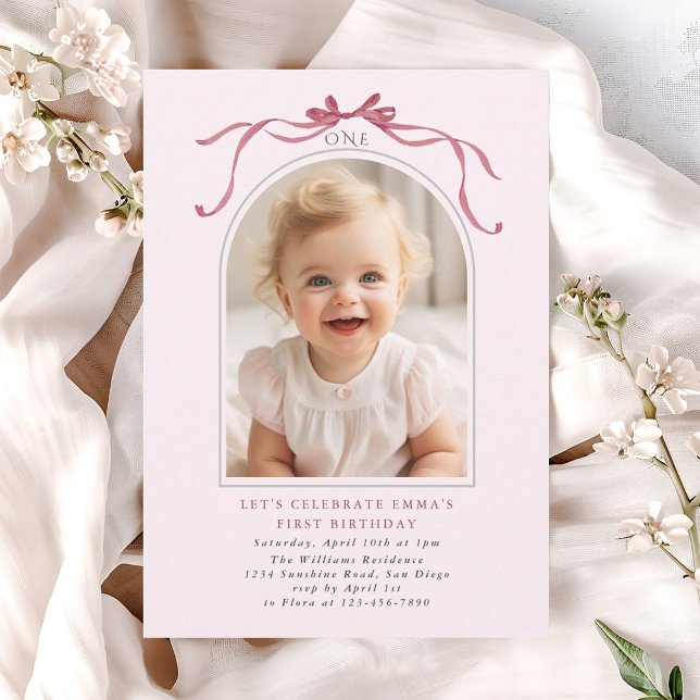 Invitación Blush Pink Red Bow Girl 1st Birthday Arch Photo (Subido por el creador)