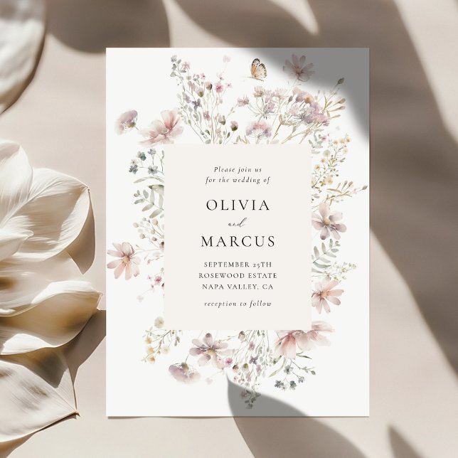 Invitación Blush Wildflower Elegant Serif Wedding Invitation (Blush wildflower garden wedding invitation with elegant serif typography and romantic floral frame)