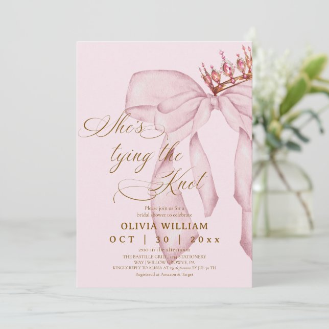 Invitación Blushing Bow She's Tying The Knot Bridal Shower (Anverso de pie)