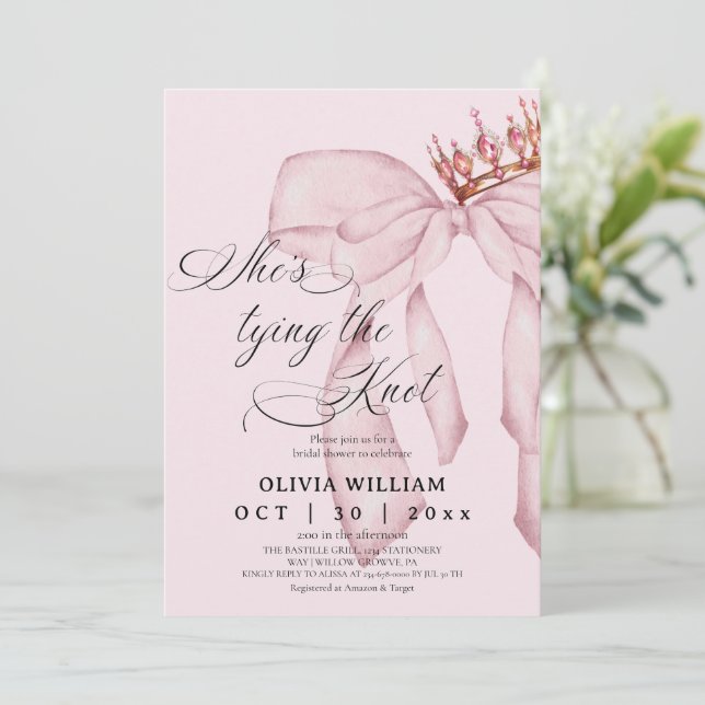 Invitación Blushing Bow She's Tying The Knot Bridal Shower (Anverso de pie)