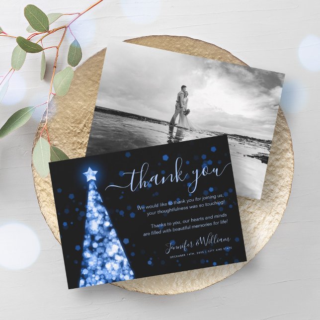 Invitación Boda azul de la Marina de los Árboles Festividad.  (Festive Tree Navy Blue Wedding Photo Thank You Invitation)
