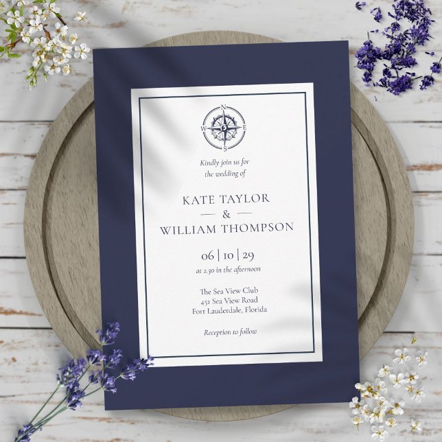 Invitación Boda Azul Y Blanco De La Marina De Compa Náutica (Nautical Compass Navy Blue And White Wedding Invitation)