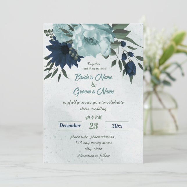 Invitación Boda botánico de flores azul y marina turbias (Anverso de pie)