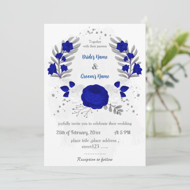 Invitación boda botánico de plata de flores reales azules y b (Anverso de pie)