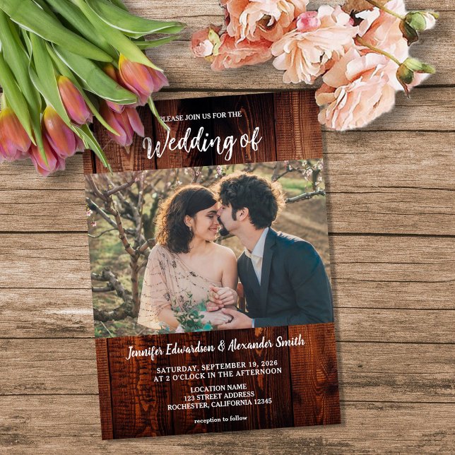 Invitación Boda campestre con madera de granero rústico en fo (Rustic barn wood photo country wedding invitation. You can add your own photo and text.)
