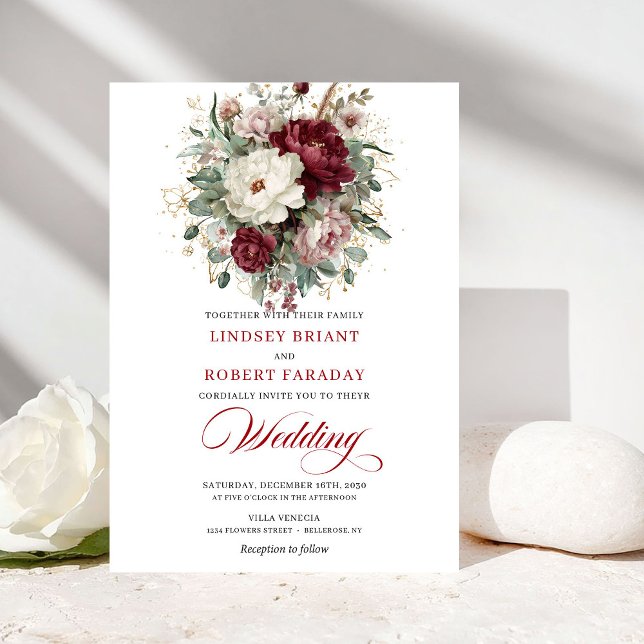 Invitación Boda Chic Burgundy y Flores Blancas Oro  (Chic Burgundy and White Flowers Gold Wedding Invite)