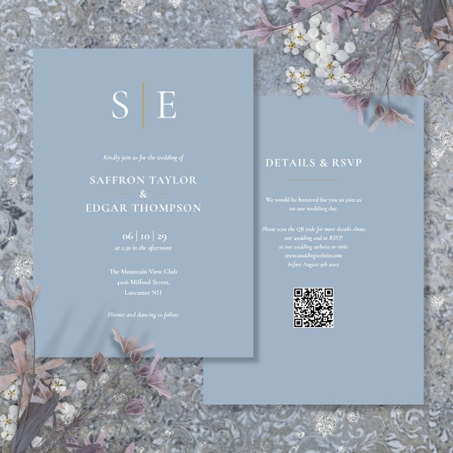 Invitación Boda Código QR Azul Polvo Monograma (Monogram Dusty Blue QR Code Wedding Invitation)