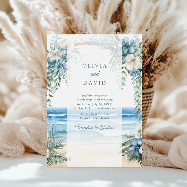 Invitación Boda con Arco Floral de Acuarela en Boho Beach (Boho Beach Watercolor Floral Arch Wedding Invitation on a sunny table with white pampas grass)