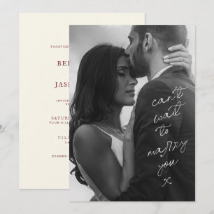 Invitación Boda con Foto y Caligrafía Moderna en Burgundy Mar