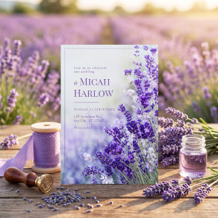 Invitación Boda con Marco de Lavanda Púrpura Bokeh Azul Brumo
