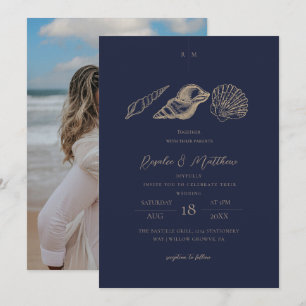Invitación Boda Costera con Caparazones Azules y Dorados 