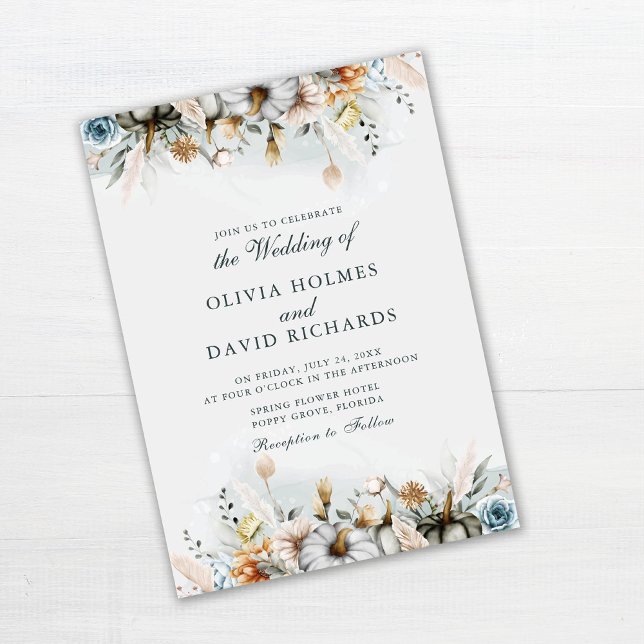 Invitación Boda de acuarela de calabazas con flores silvestre (Watercolor Pumpkins with Wildflowers Wedding Invitation on white wooden table.)