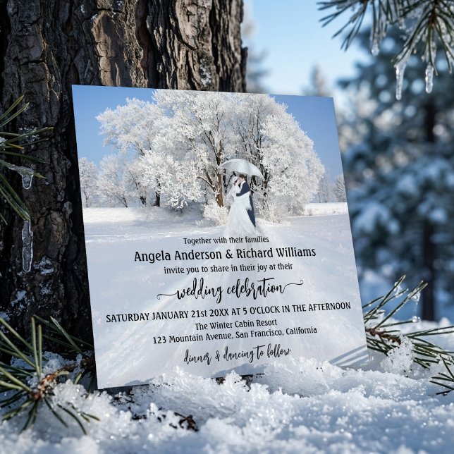 Invitación Boda de árbol de invierno de arte fino (Romantic wedding invitation featuring a painting of a couple with an umbrella in winter wonderland)