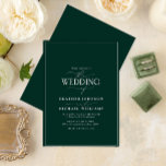 Invitación Boda de caligrafía verde esmeralda moderna<br><div class="desc">Moderno, elegante y moderno, este sencillo y minimalista diseño de boda de tipografía verde esmeralda y blanco presenta "El Boda de" en caligrafía moderna y texto serf como característica principal de diseño, y se basa en nuestra mejor invitación a la ducha de novia. La parte posterior de la tarjeta presenta...</div>