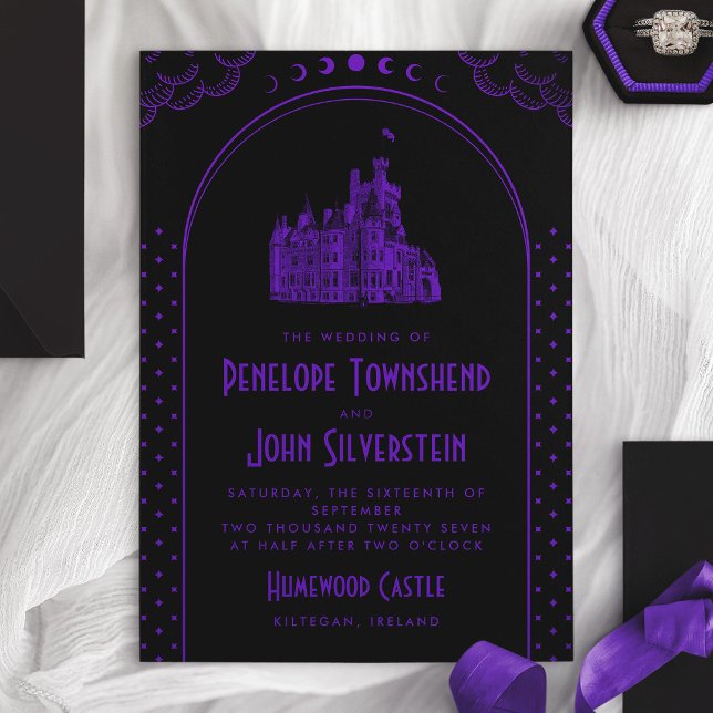 Invitación Boda de Castillo Morado Negro Art Déco Gótico (Gothic Art Deco Purple Black Castle Wedding Invitation)