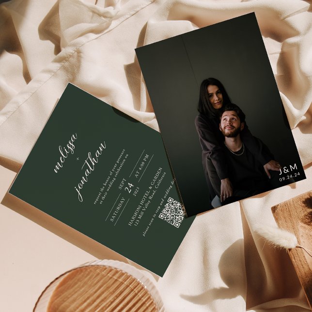 Invitación Boda de código QR en un guión oscuro de escritura  (Subido por el creador)