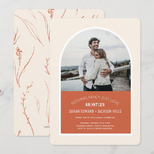 Invitación Boda de escapada moderna con arco de terracota en