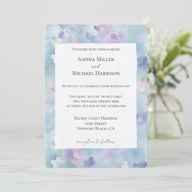 Invitación Boda de flores blancas moradas de bonito (Anverso de pie)