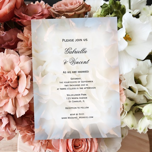 Invitación Boda de Flores de Carnación Blanca (Invite guests to your garden party marriage with a pretty White Carnation Flower Wedding Invitation.)