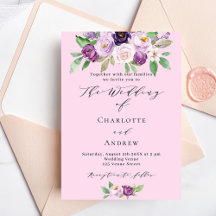 Boda de flores moradas rosadas con vegetación y gu