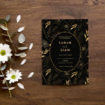 Invitación Boda de flores silvestres de lujo negro y oro<br><div class="desc">elegante y simple caligrafía clásica floral botánica de la invitación a la boda. Esta elegante y moderna y única invitación a la boda de flores anemónicas en blanco y negro y dorado es una plantilla de diseño con un boceto floral de flores anemónicas y hojas en vivo y eucaliptos de...</div>