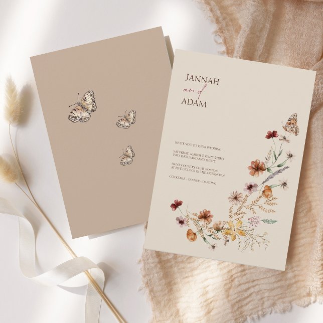 Invitación Boda de flores silvestres y mariposas Boho Brown (Boho Brown Wildflowers and Butterflies Wedding Invitation)