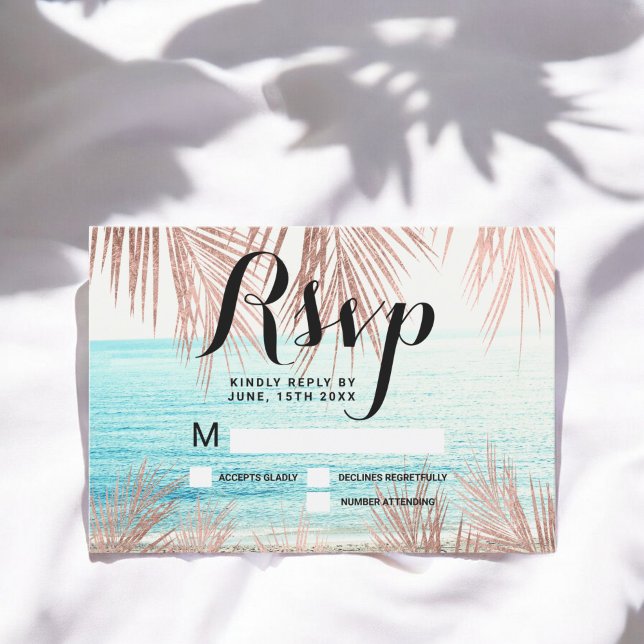 Invitación Boda de foto de playa de palma de oro rosa RSVP (Rose gold palm tree beach photo RSVP wedding Invitation)