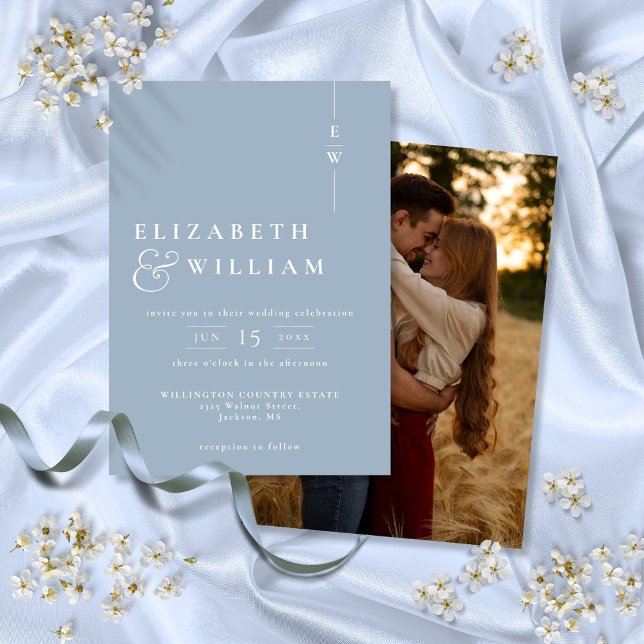 Invitación Boda de fotografía elegante monograma azul turbio (Dusty Blue Modern Elegant Monogram Photo Wedding Invitation)