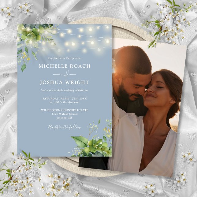 Invitación Boda de fotos azul y verde de las cadenas (String Lights Greenery Dusty Blue Photo Wedding Invitation)