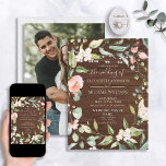Invitación Boda de fotos de guion floral rustica de Rubor<br><div class="desc">Esta romántica invitación a una boda floral y florida a la acuarela presenta un marco circular de flores y vegetación rosa y blanco, respaldado por brillantes luces de cuerda, sobre un falso fondo de madera de pino y una tipografía con letras a mano. En la parte posterior de la invitación...</div>