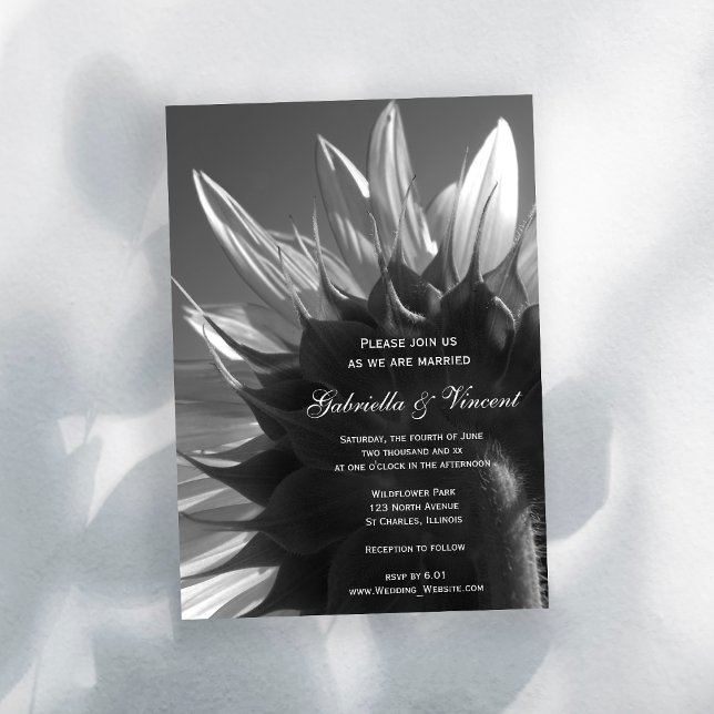 Invitación Boda de girasol en el jardín blanco y negro (Invite guests to your garden party marriage with the Black and White Sunflower Wedding Invitation.)