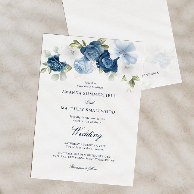 Invitación Boda de guión de la marina floral azul turbia (Dusty Blue Floral Script Minimalist Wedding Invitation)