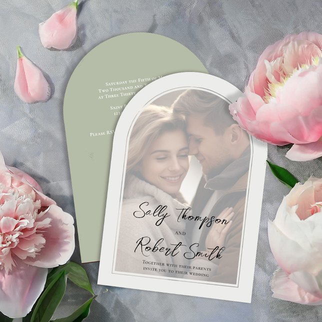 Invitación Boda de guiones de caligrafía fotográfica simple (Elegant sage green arch wedding photo invitation. )