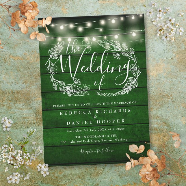 Invitación Boda de guiones de luz de cadena de madera verde (Green Wood String Lights Script Wedding Invitation)