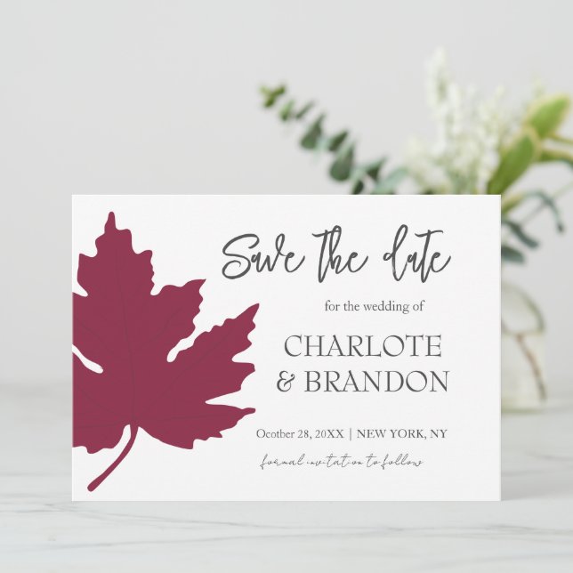 Invitación Boda de hoja de arce de otoño Borgoña SaveThe Date (Anverso de pie)