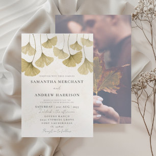 Invitación Boda de hoja de Ginkgo con acuarela dorada moderna