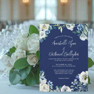 Invitación Boda de invierno manuscrita con flor blanca azul d