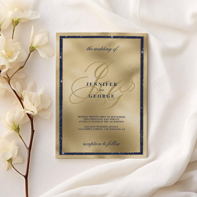 Invitación Boda de las iniciales de los monogramas azul marin (Luxury gold navy blue monogram initials wedding)