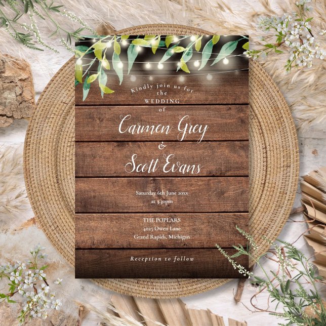 Invitación Boda de las luces de cadena Eucalyptus de Madera R (Rustic Wood Eucalyptus String Lights Wedding Invitation)