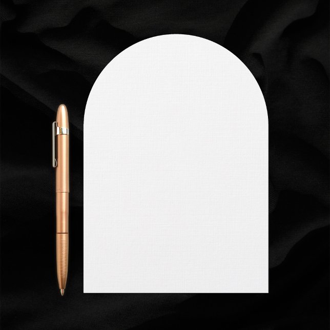 Invitación Boda de linea de estilo arca lisa Cardstock Blank (White arch style wedding invitation made of linen cardstock. Pen for scale.)