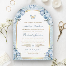 Invitación Boda de Mariposa de Arco Dorado Floral Azul Suave