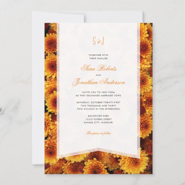Invitación Boda de Monograma de Crisantemos Naranja de Otoño (Anverso)