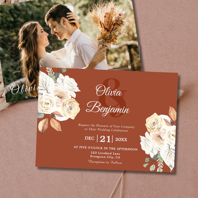 Invitación Boda de Naranja de foto floral rusa quemada (Rustic Floral Photo Burnt Orange Wedding Invitation )