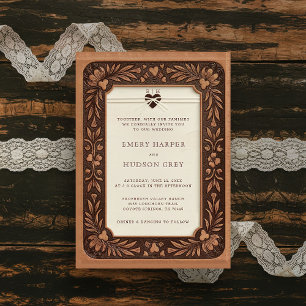 Invitación Boda de novios occidentales sobre cuero con herram
