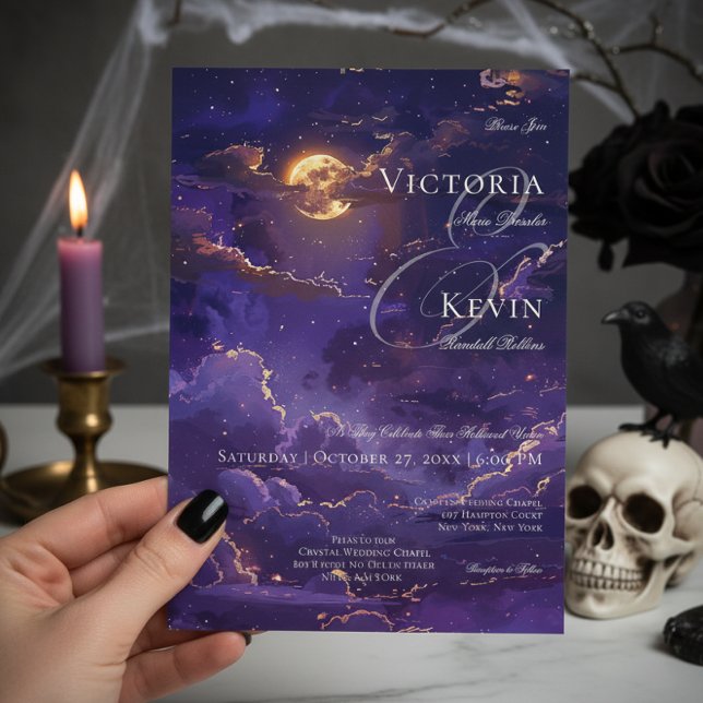 Invitación Boda de nubes moradas moradas y doradas iluminadas (Dark Moody Purple & Gold Moonlit Clouds Wedding Invitation)
